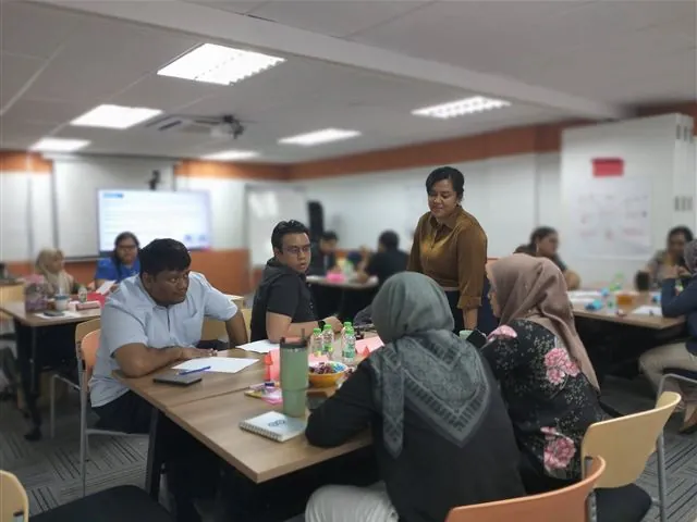 Training moment 21 — Facebook archive