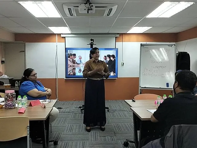 Training moment 24 — Facebook archive