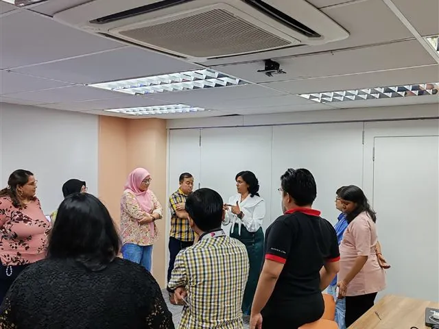Training moment 28 — Facebook archive