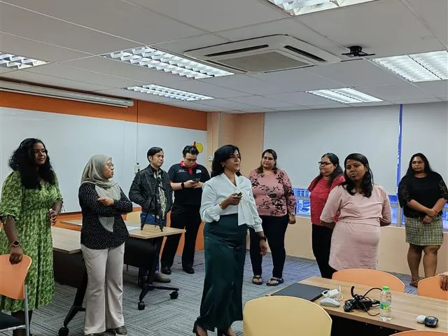 Training moment 33 — Facebook archive